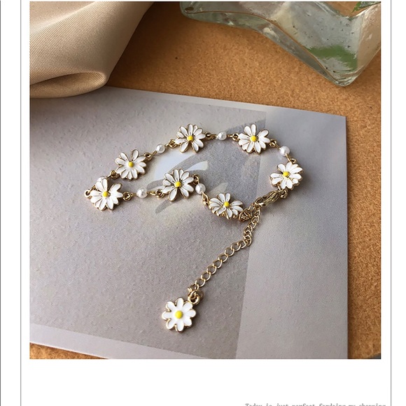 Daisy Golden Chain bracelets, Flower bracelet, Daily wear bracelet, Gift for her - Picture 2 of 9